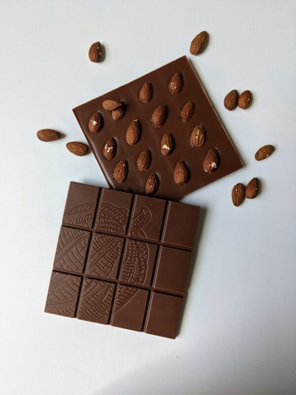 Tablette de chocolat lait et Amandes