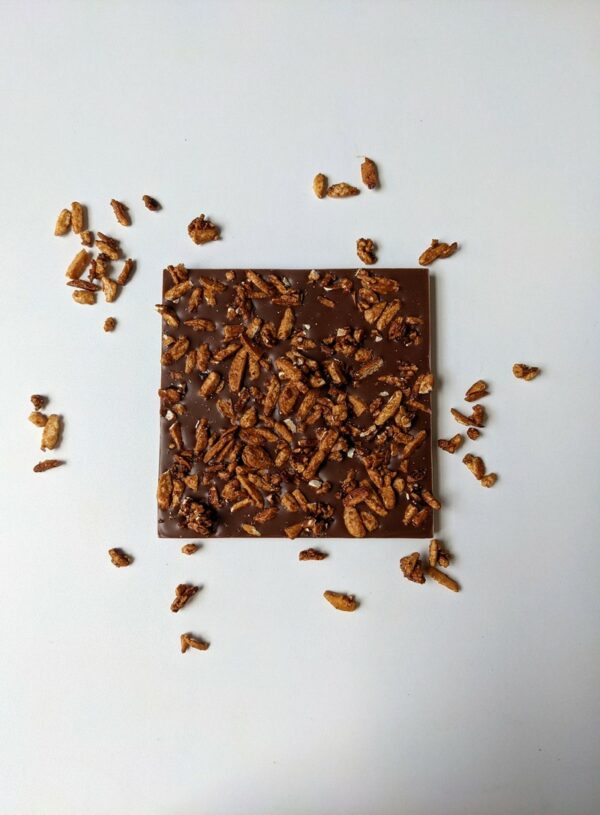 Tablette de chocolat lait et amandes caramélisées