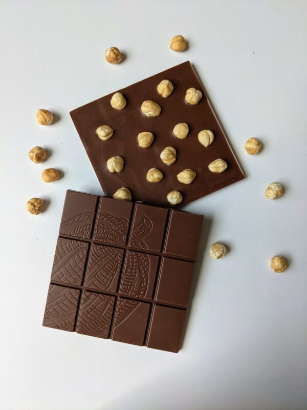 Tablette de chocolat lait et noisettes