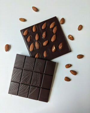 Tablette de chocolat noir et amandes