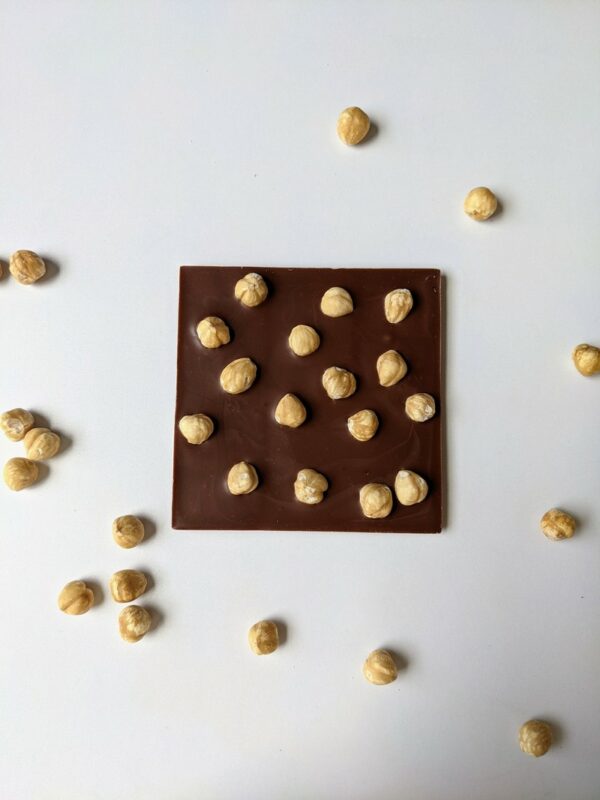 Tablette de chocolat lait et noisettes