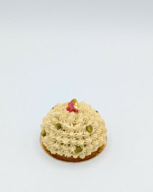 Baba pistache, framboise et fleur d'oranger
